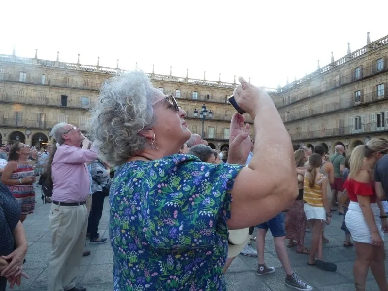 Foto 10 - La Mariseca ya luce en lo alto de la Plaza Mayor y Salamanca empieza a respirar las Ferias y Fiestas