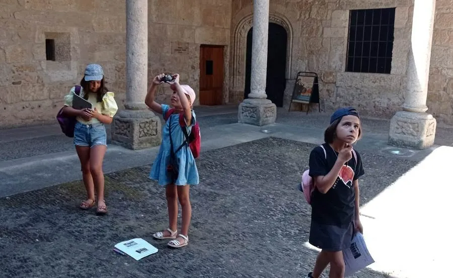 Foto 8 - Los chavales del campamento de inform&aacute;tica llevan a cabo una gymkana napole&oacute;nica