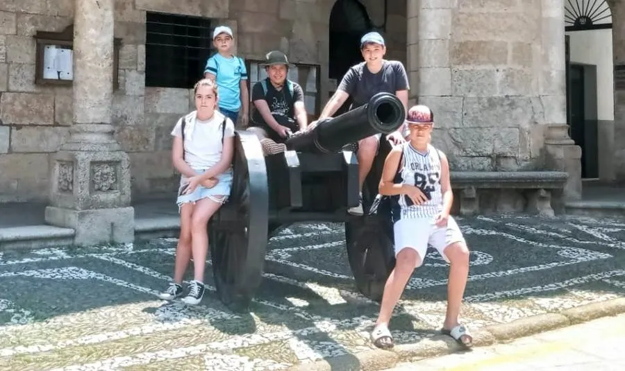 Foto 3 - Los chavales del campamento de inform&aacute;tica llevan a cabo una gymkana napole&oacute;nica