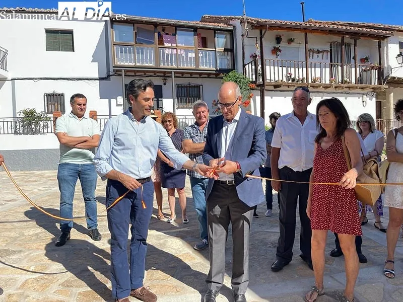 Foto 4 - El Presidente de la Diputaci&oacute;n visita Puente del Congosto