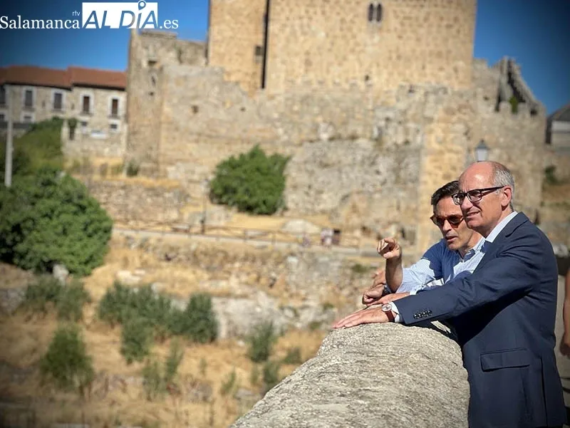 Foto 5 - El Presidente de la Diputaci&oacute;n visita Puente del Congosto