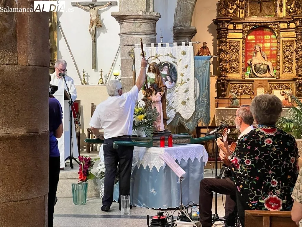 Foto 4 - Eucarist&iacute;a en honor a Santa Ana con procesi&oacute;n incluida en Galinduste