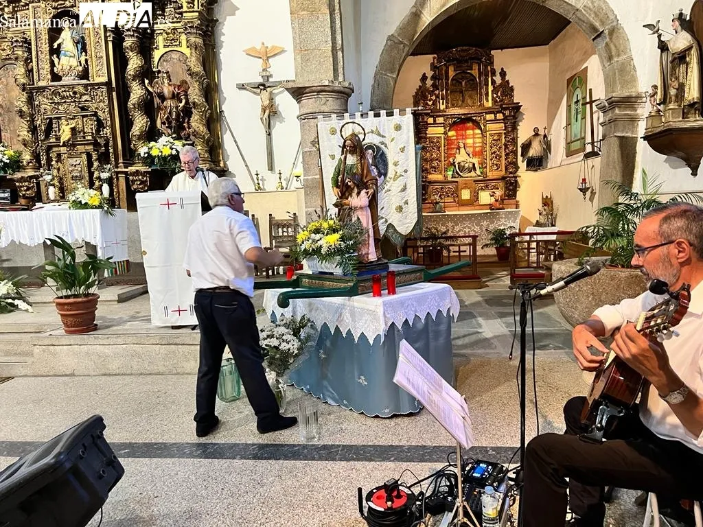 Foto 3 - Eucarist&iacute;a en honor a Santa Ana con procesi&oacute;n incluida en Galinduste