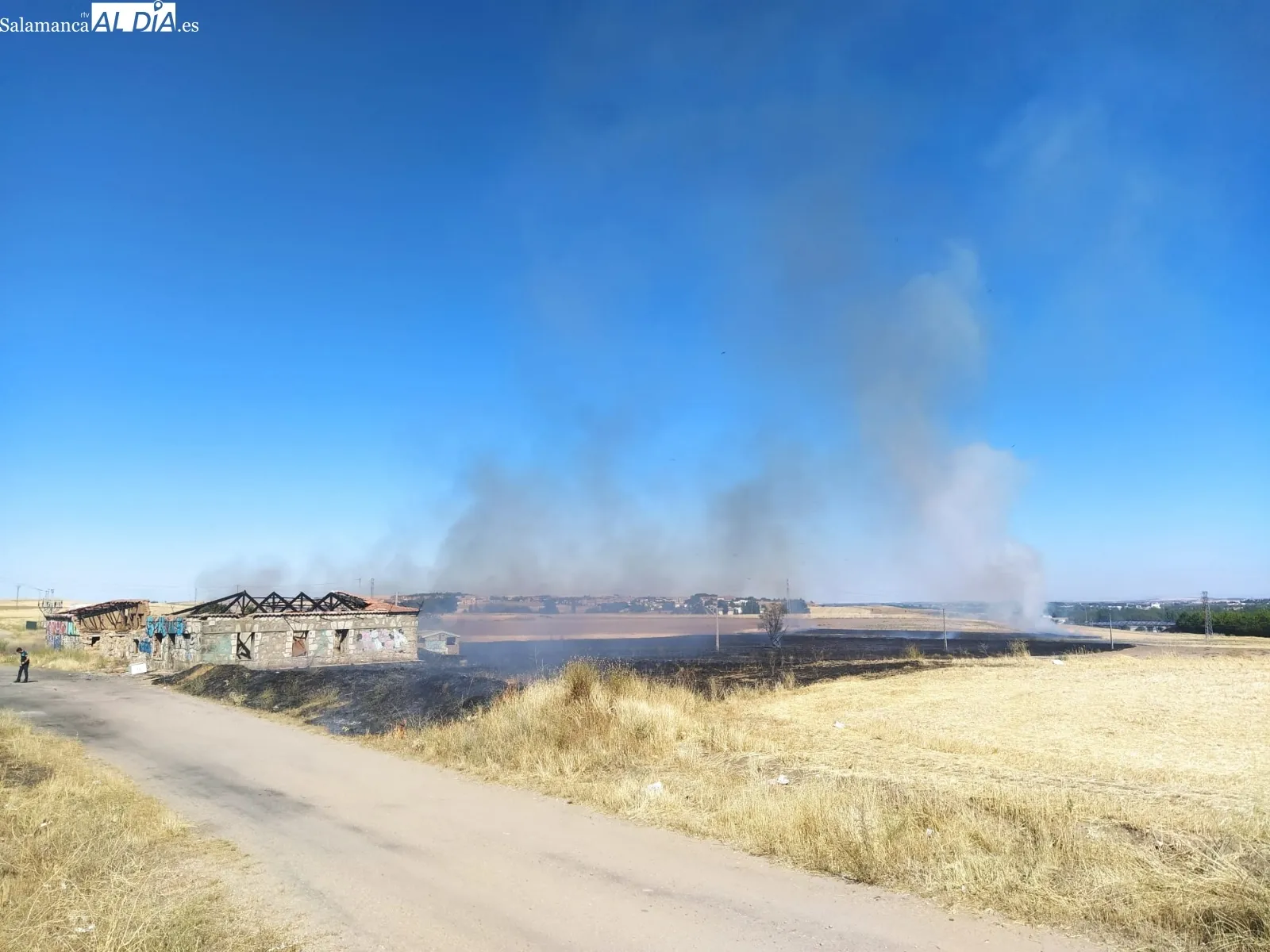 Foto 2 - Se desata otro incendio  en Puente Ladrillo