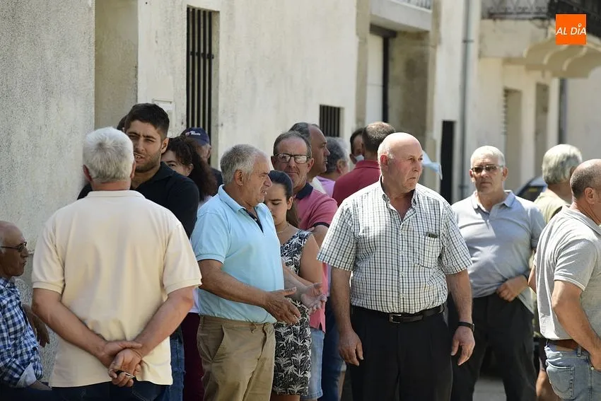 Agricultores y ganaderos afectados por el fuego se dirigen a una reunión de Asaja/ Fotos: Adrián M Pastor