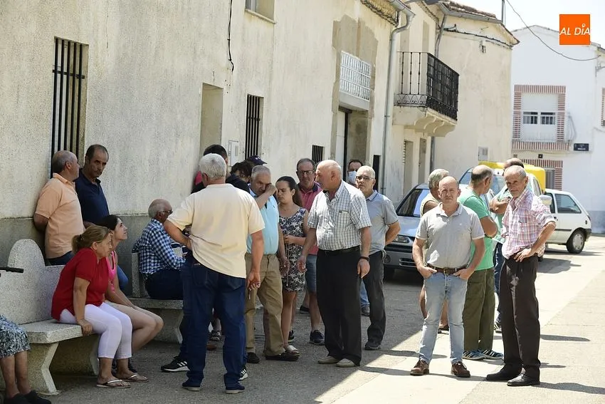 Agricultores y ganaderos afectados por el fuego se dirigen a una reunión de Asaja/ Fotos: Adrián M Pastor