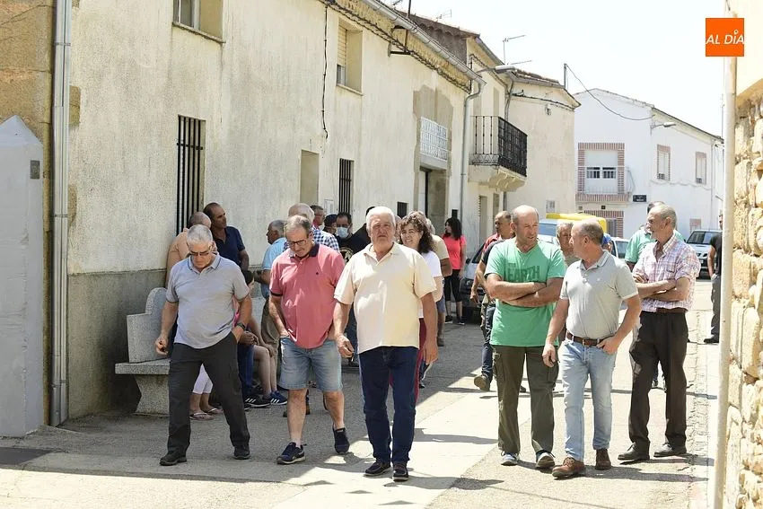 Agricultores y ganaderos afectados por el fuego se dirigen a una reunión de Asaja/ Fotos: Adrián M Pastor