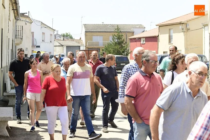 Agricultores y ganaderos afectados por el fuego se dirigen a una reunión de Asaja/ Fotos: Adrián M Pastor
