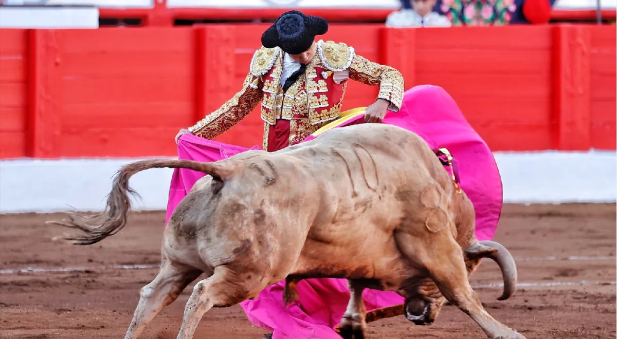Alejandro Talavante, Pablo Aguado y Manuel Diosleguarde, en la primera de la Feria de Santiago de Santander. Fotos: Cultoro
