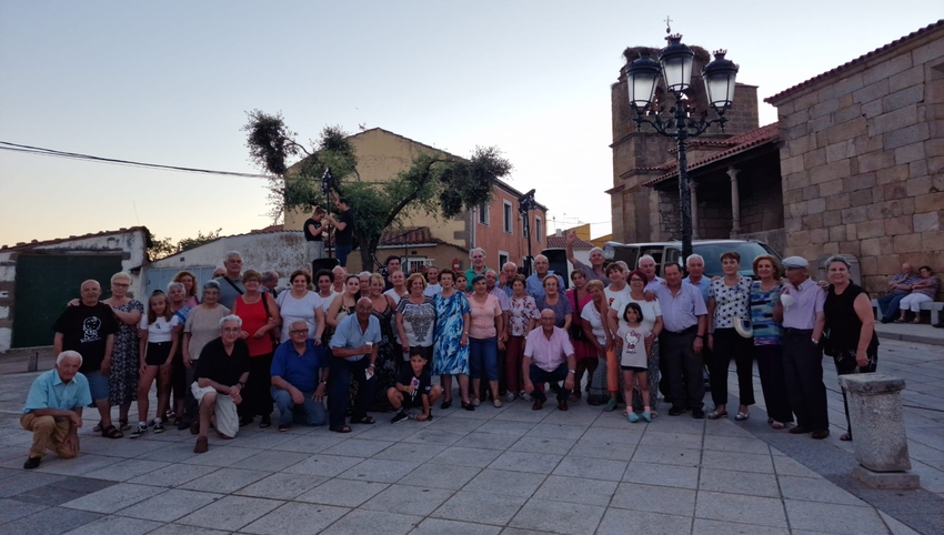 Foto 2 - Los vecinos de Almendra celebran la constitución de una nueva asociación