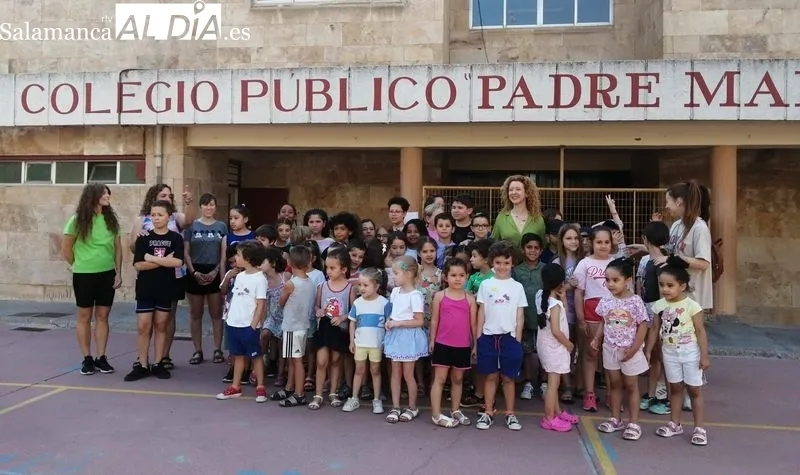 La concejala de Familia e Igualdad de Oportunidades, Ana Suárez, visitaba esta mañana la ludoteca del CEAS Centro, en el CEIP Padre Manjón. Foto de Elena Esteban