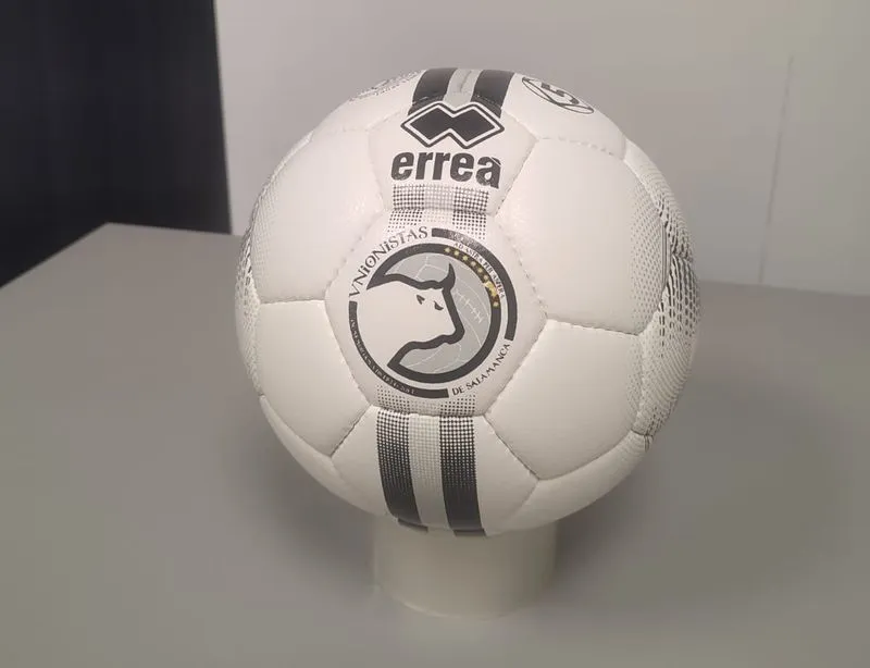 Balón de Unionistas que firmará la plantilla y  podrán conseguir los socios que aprovechen esta promoción