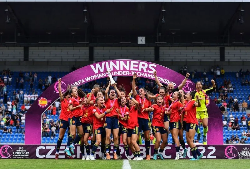Celebración de la selección española sub 19 tras su triunfo en la Eurocopa. Foto RFEF