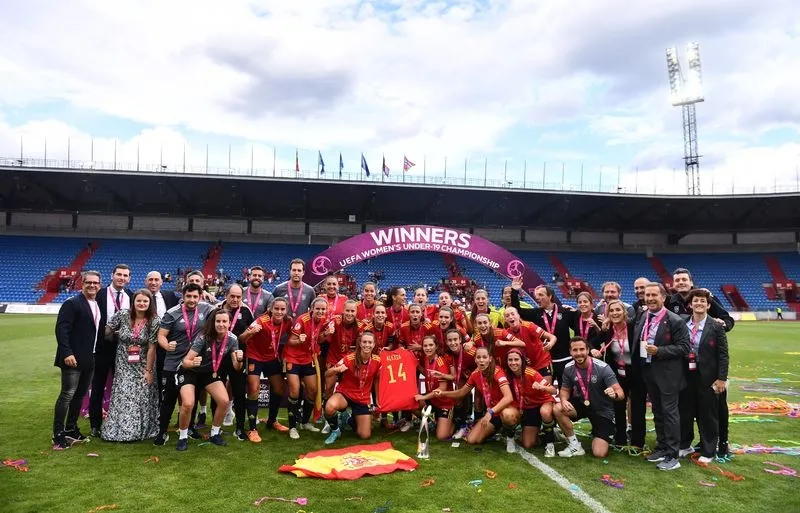 Celebración de la selección española sub 19 tras su triunfo en la Eurocopa. Foto RFEF