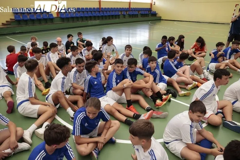 Encuentro de Vicente del Bosque con los participantes en el campus que lleva su nombre. Foto de David Sañudo