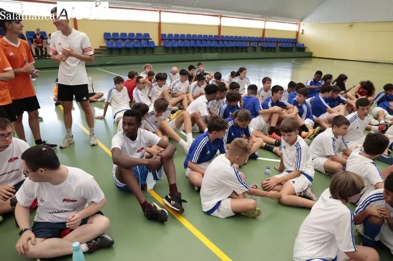 Encuentro de Vicente del Bosque con los participantes en el campus que lleva su nombre. Foto de David Sañudo