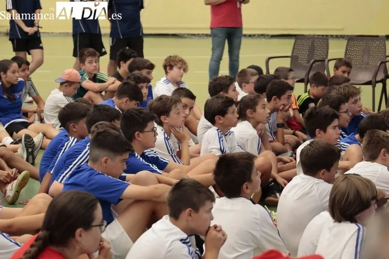 Encuentro de Vicente del Bosque con los participantes en el campus que lleva su nombre. Foto de David Sañudo