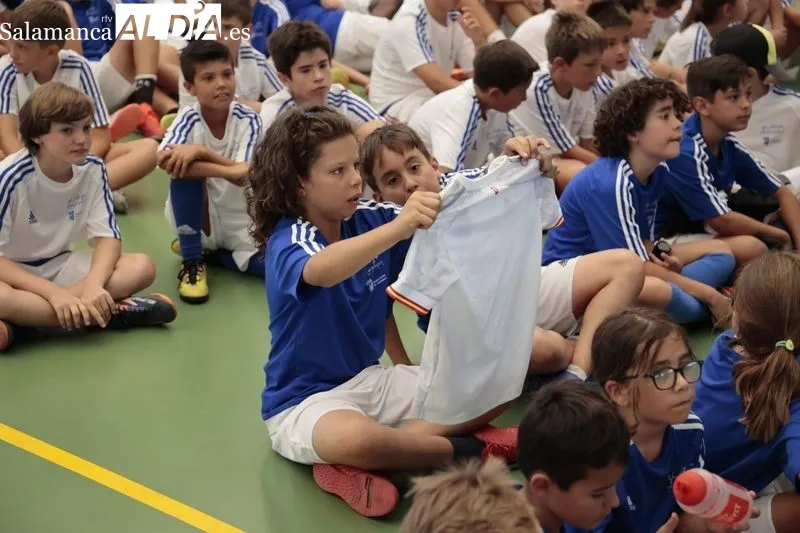 Encuentro de Vicente del Bosque con los participantes en el campus que lleva su nombre. Foto de David Sañudo