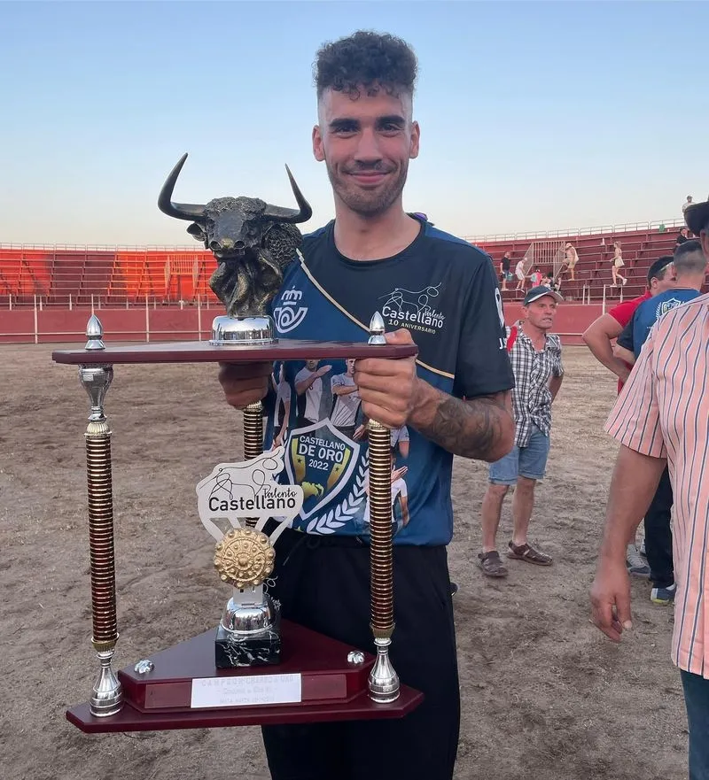 Foto 2 - Iv&aacute;n Gonz&aacute;lez se alza con el VII 'Charro de Oro' 