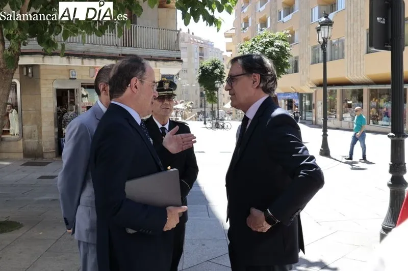 Homenaje del Colegio de Médicos a 49 colegiados jubilados y a la Policía Local