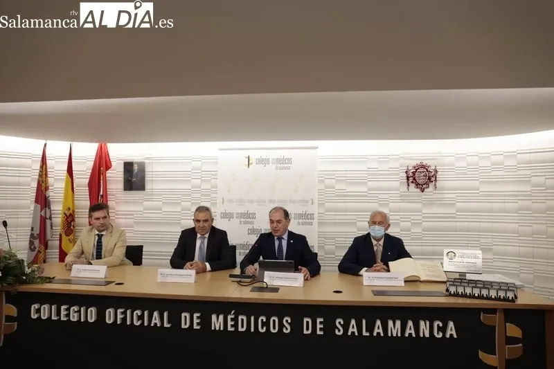 Homenaje del Colegio de Médicos a 49 colegiados jubilados y a la Policía Local