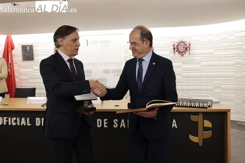 Homenaje del Colegio de Médicos a 49 colegiados jubilados y a la Policía Local