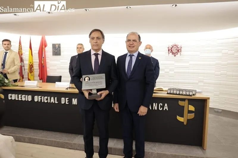 Homenaje del Colegio de Médicos a 49 colegiados jubilados y a la Policía Local