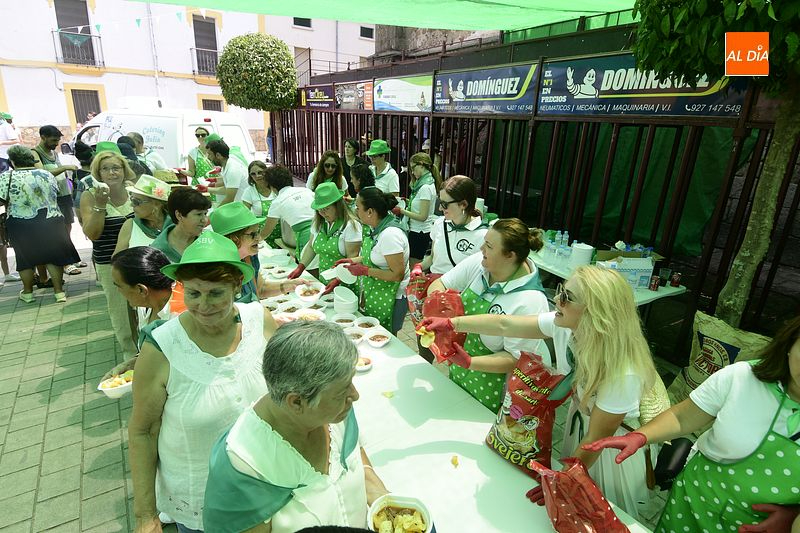 Una comida popular y castillos acuáticos en las fiestas de moraleja/ Fotos: Adrián M. Pastor 