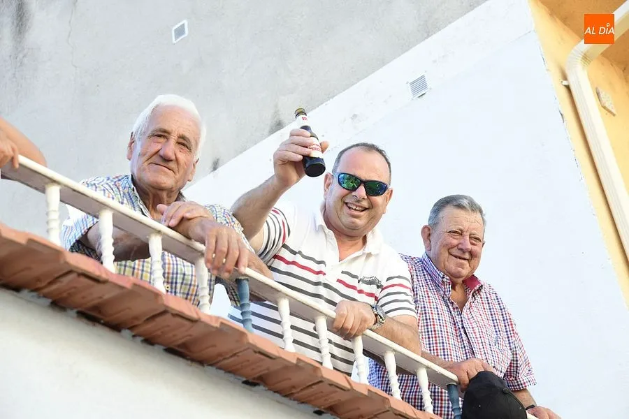 Foto 8 - Ambiente de lo m&aacute;s caliente en todos los aspectos en la cita taurina del Barrio Nuevo