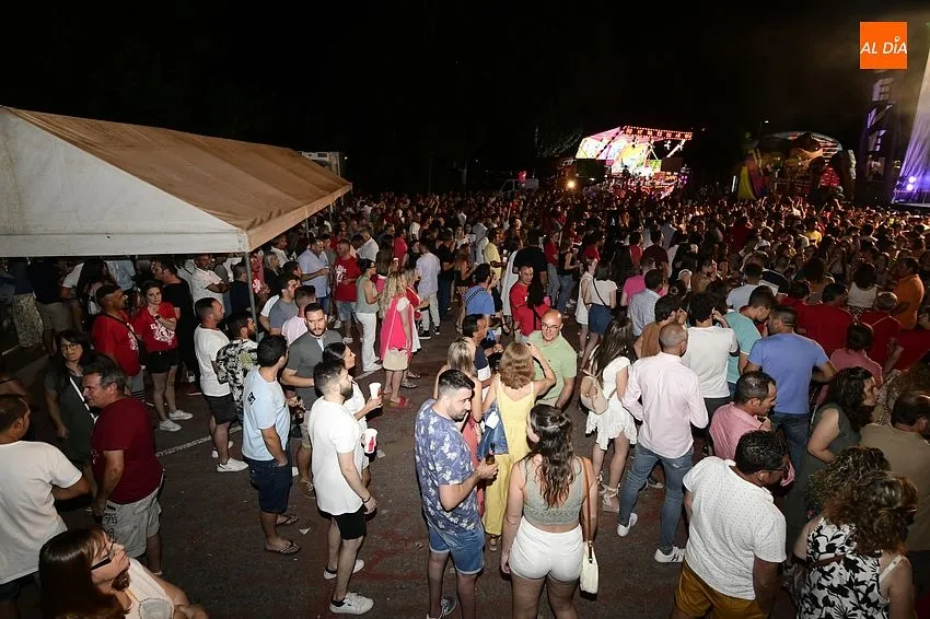 Numeroso público en las fiestas del Barrio Nuevo/ Fotos: Adrián M.Pastor