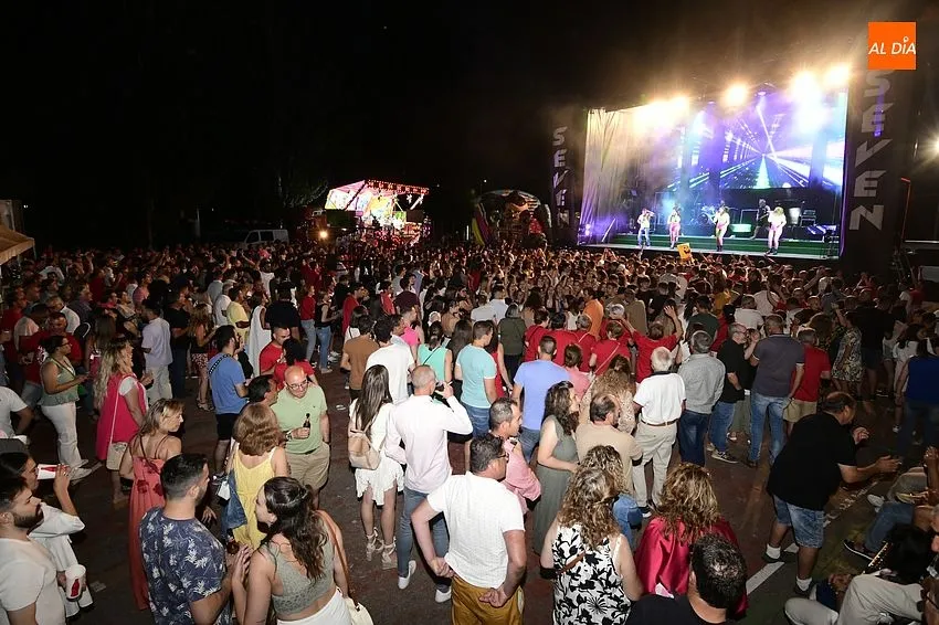 Numeroso público en las fiestas del Barrio Nuevo/ Fotos: Adrián M.Pastor