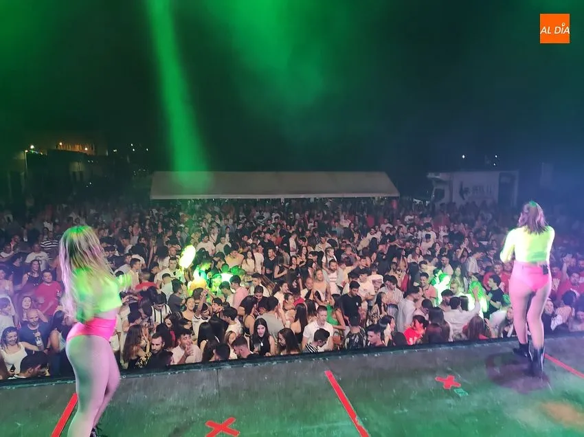 Numeroso público en las fiestas del Barrio Nuevo/ Fotos: Adrián M.Pastor