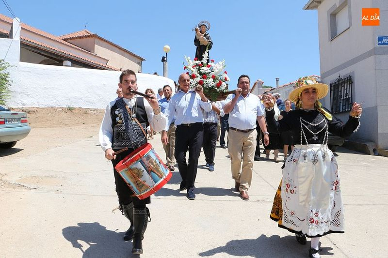Foto de archivo de la procesión en Frades de la Sierra durante las fiestas patronales de 2019