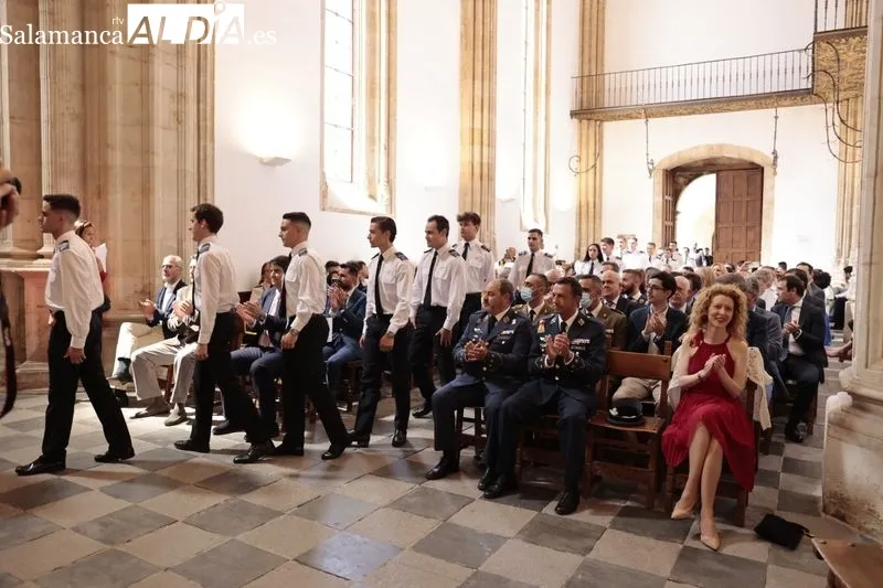 Graduación en el Colegio Fonseca de los pilotos formados en Salamanca por Adventia. Foto de David Sañudo