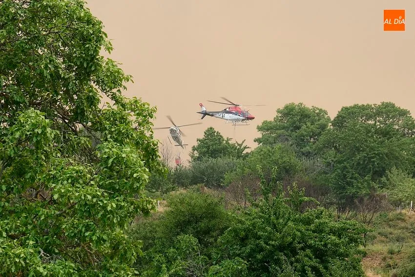 Foto 5 - Pernoctan en la Escuela Hogar 19 desalojados por el incendio, que ha calcinado al menos 1.000 hect&aacute;reas