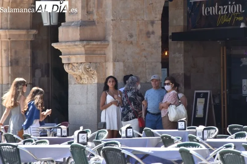 Salmantinos y turistas se refugian del calor este sábado