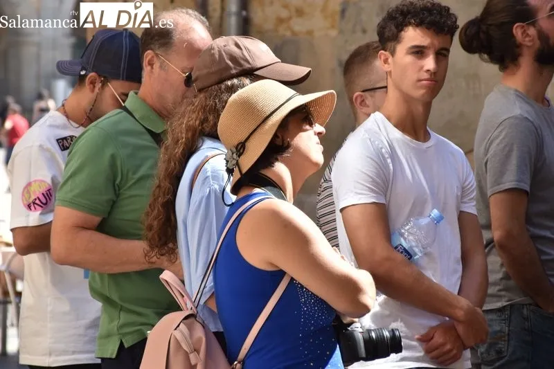 Salmantinos y turistas se refugian del calor este sábado