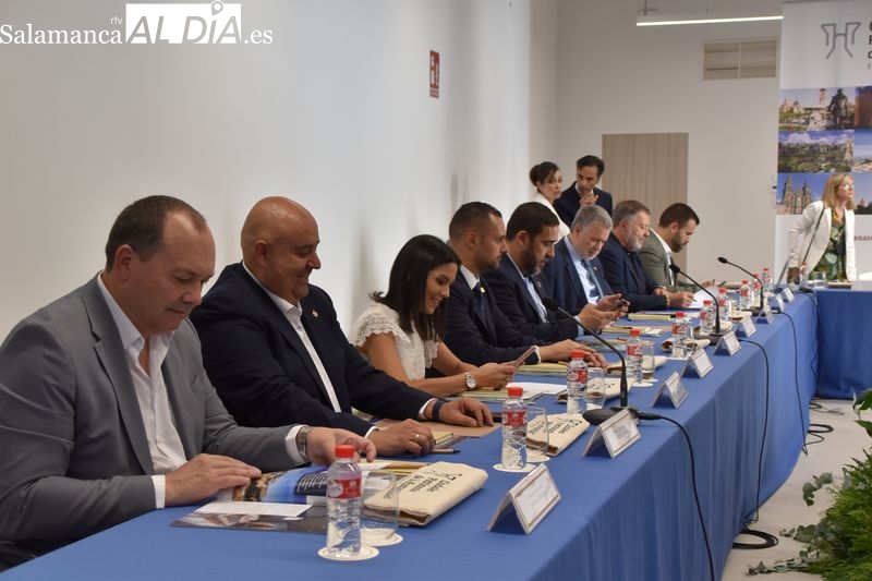 Foto 3 - Alcaldes y alcaldesas de las Ciudades Patrimonio de la Humanidad se citan en Salamanca
