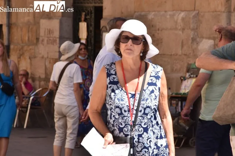 Salmantinos y turistas se refugian del calor este sábado