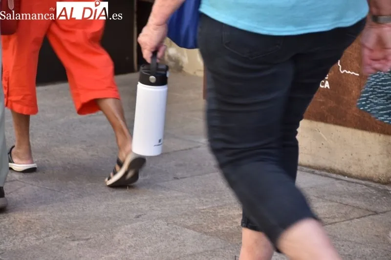 Salmantinos y turistas se refugian del calor este sábado