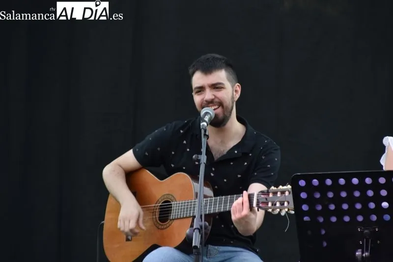 Recital acústico de Miriam Gamallo en la Isla del Soto
