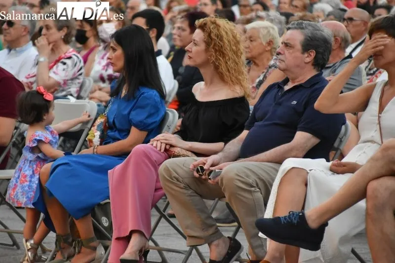 Foto 6 - La Orquesta Sinf&oacute;nica de Castilla y Le&oacute;n llena de m&uacute;sica la Plaza Mayor