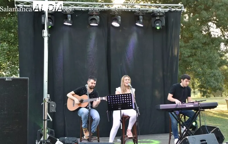 Recital acústico de Miriam Gamallo en la Isla del Soto