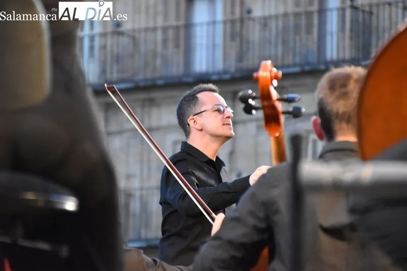 Foto 5 - La Orquesta Sinf&oacute;nica de Castilla y Le&oacute;n llena de m&uacute;sica la Plaza Mayor