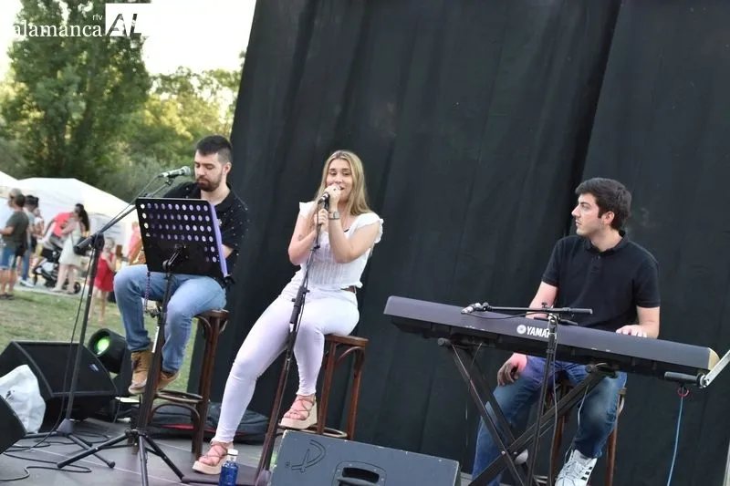 Recital acústico de Miriam Gamallo en la Isla del Soto