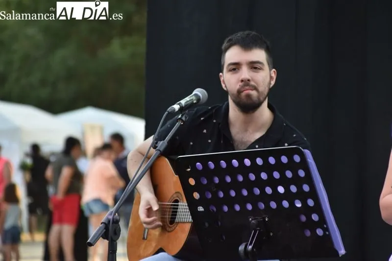 Recital acústico de Miriam Gamallo en la Isla del Soto