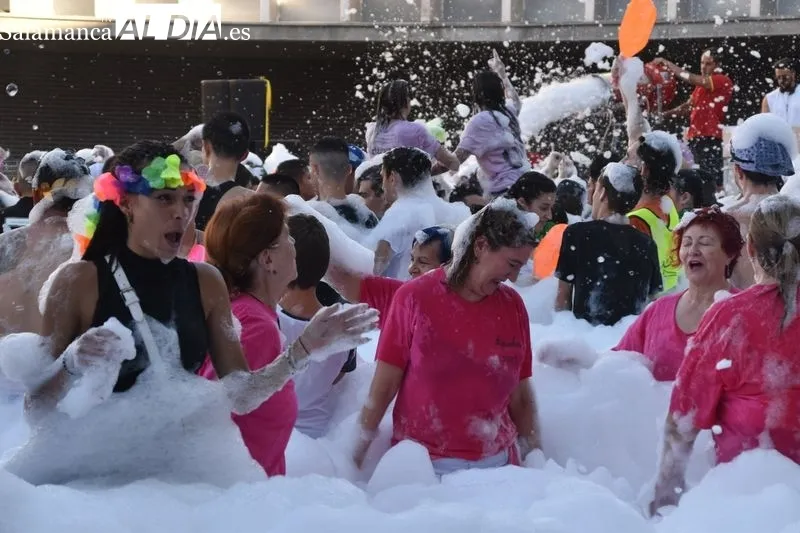 Foto 6 - Santa Marta estalla de j&uacute;bilo con el tradicional chupinazo