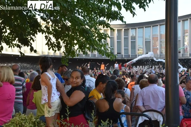 Foto 4 - Santa Marta estalla de j&uacute;bilo con el tradicional chupinazo