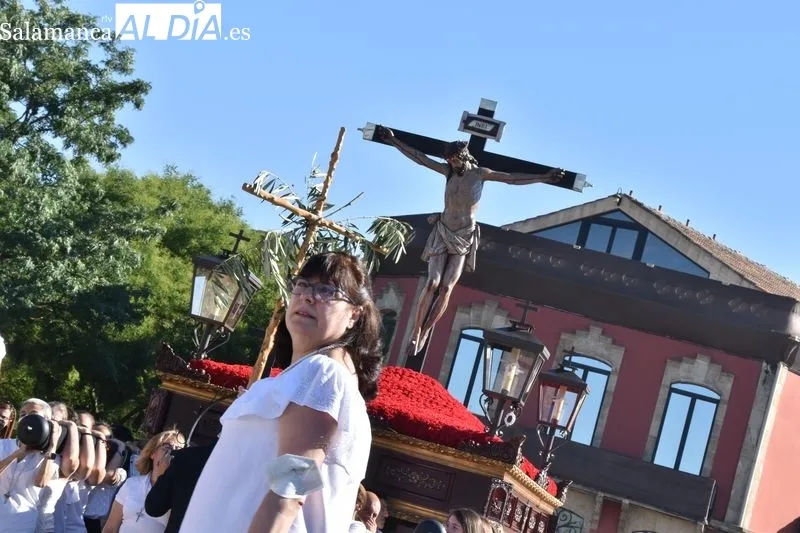Imágenes de la procesión de la imagen del Cristo del Amor y de la Paz