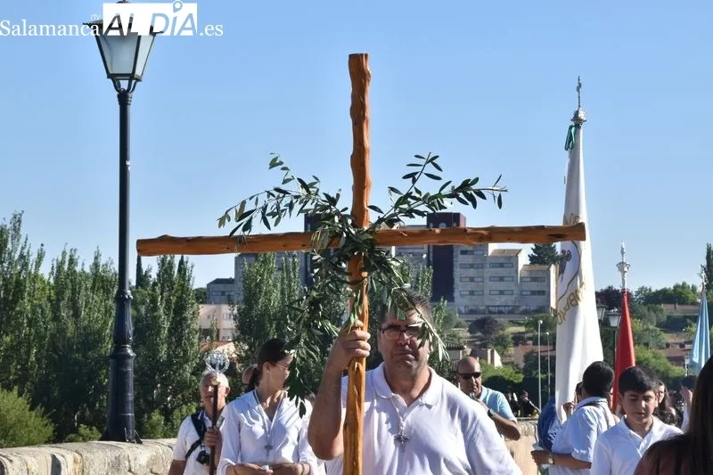 Imágenes de la procesión de la imagen del Cristo del Amor y de la Paz